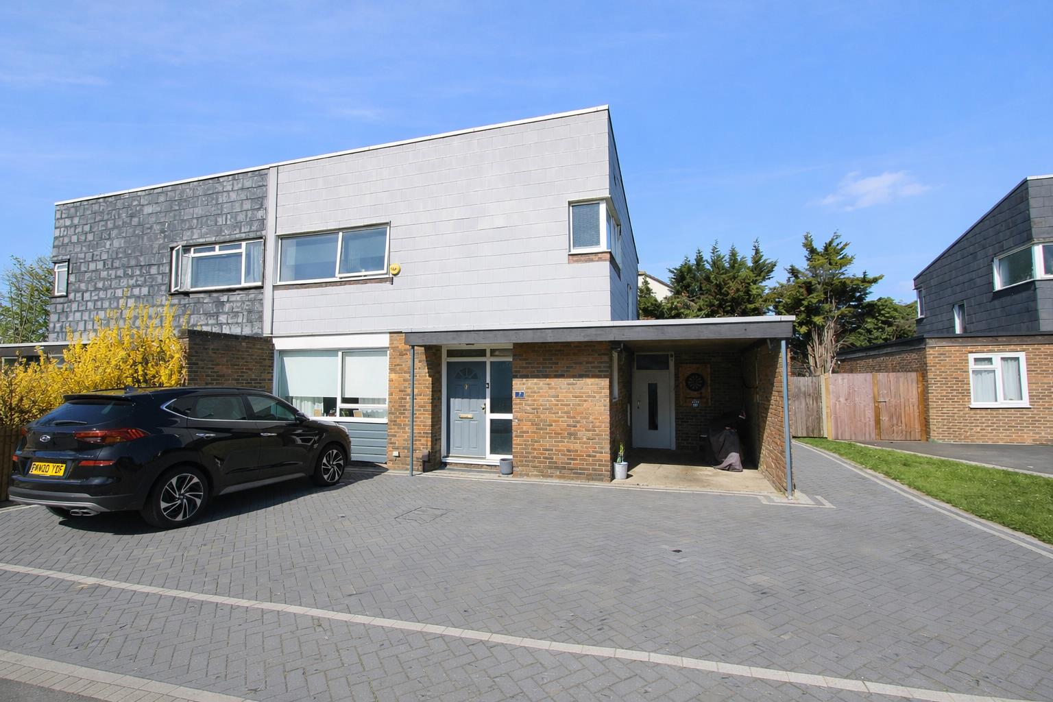 3 bed property in Furlong Close, Wallington